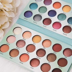 Blossom African Queen Eyeshadow Palette - Vibrant shades for versatile eye looks, perfect for all occasions.